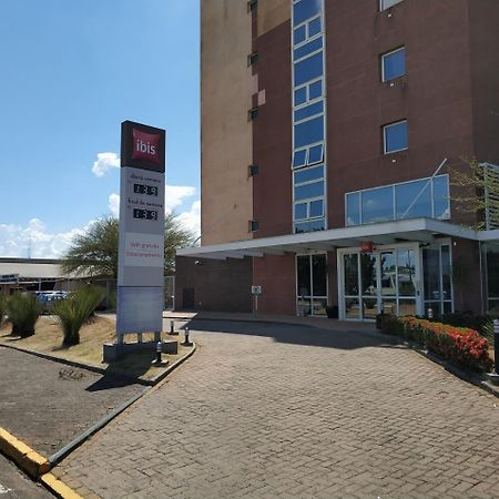 Hotel Ibis Lins Exterior photo
