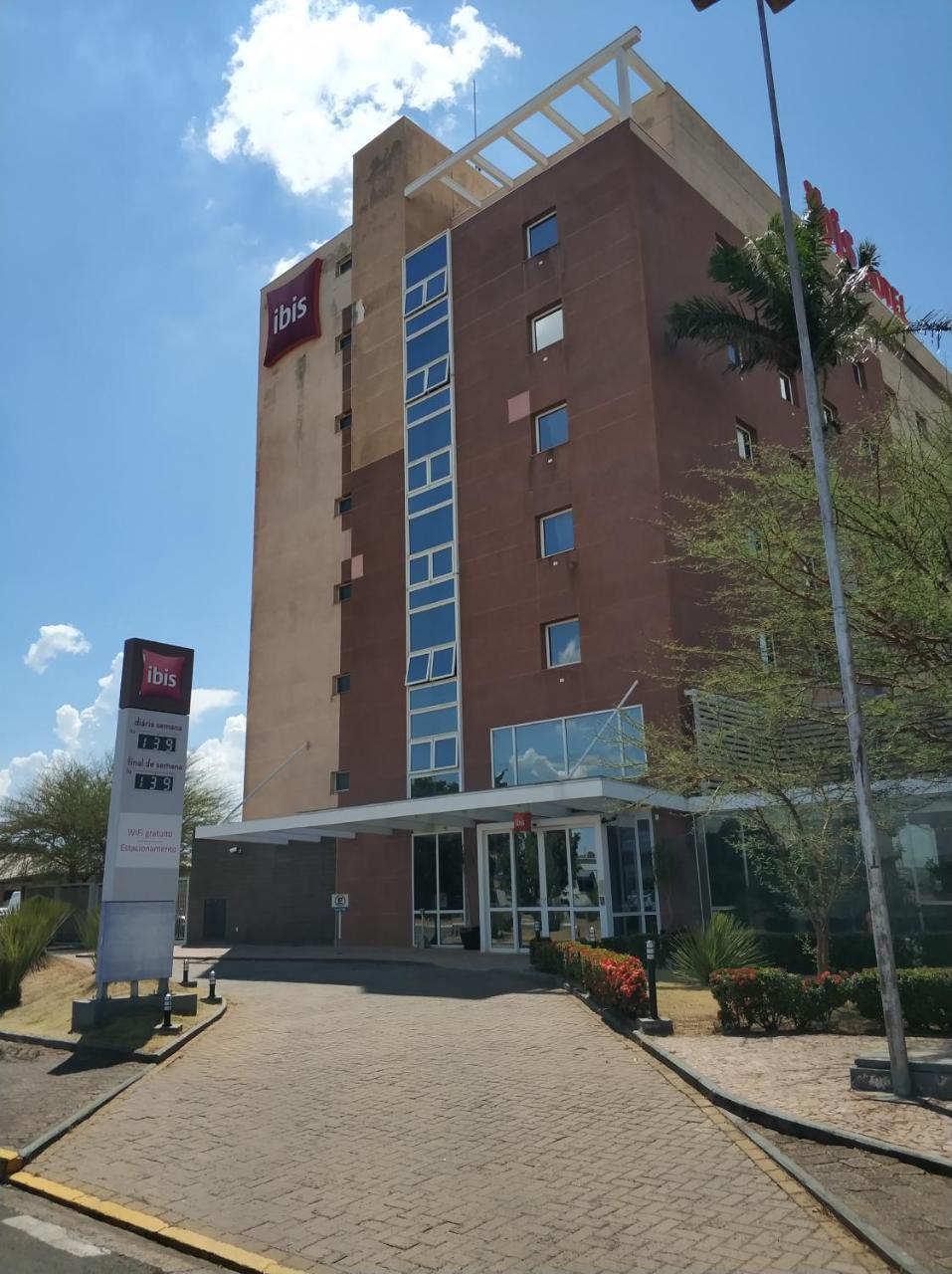 Hotel Ibis Lins Exterior photo